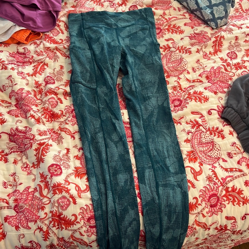 Lululemon Leggings size 4. Great condition only worn a few times